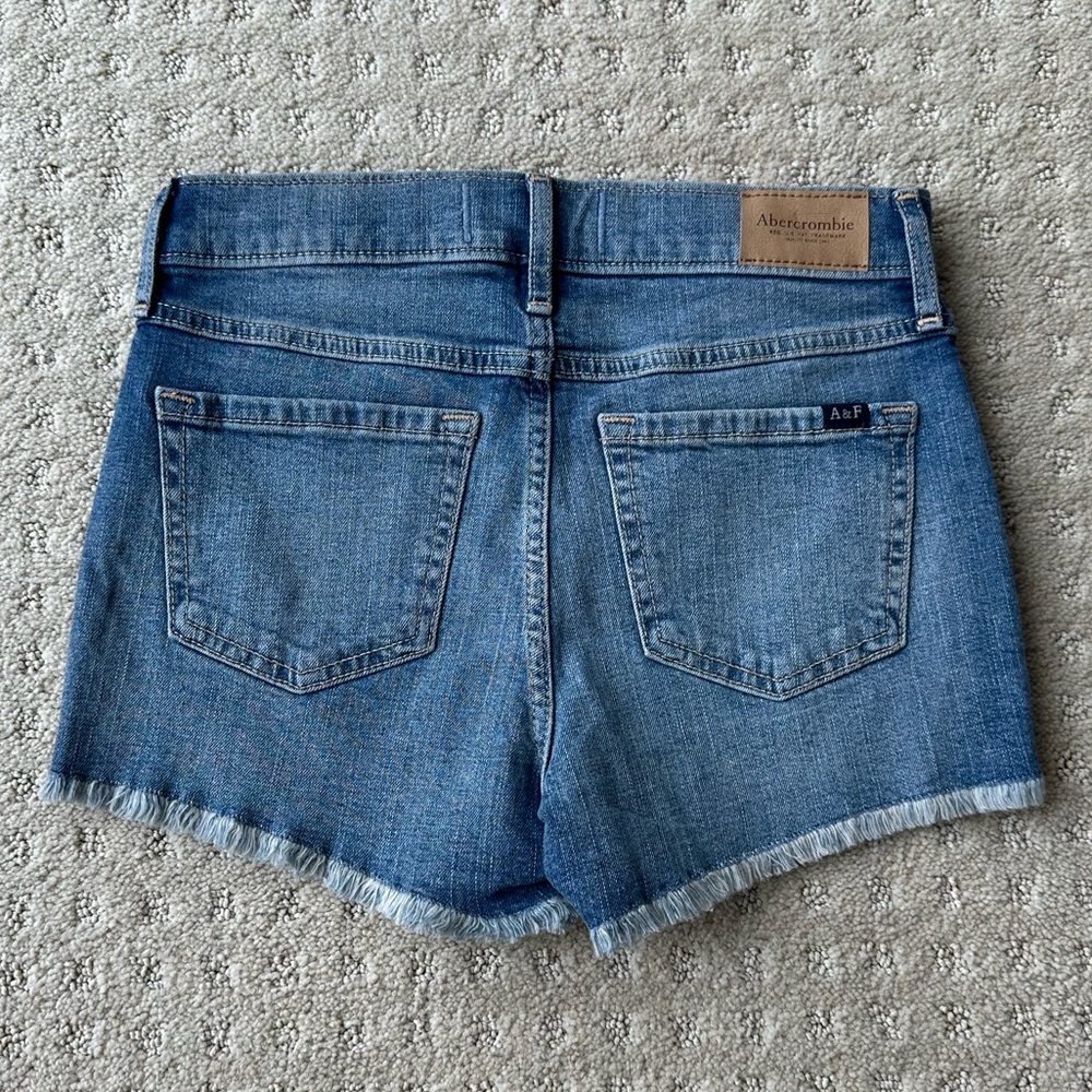 NWT Girls’ Abercrombie Kids High Rise Blue Denim Shortie Shorts, Size 11/12 - Picture 4 of 4